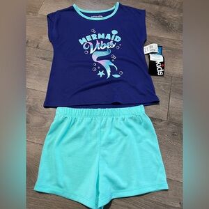Mermaid Vibes Tee & Shorts Outfit Size XS (4/5) New